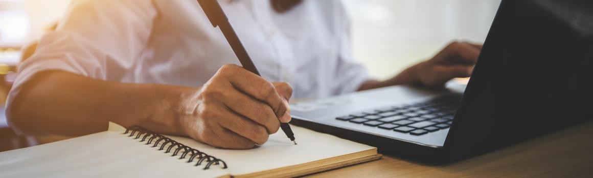 Tisch mit Spielen Tisch mit Spielen